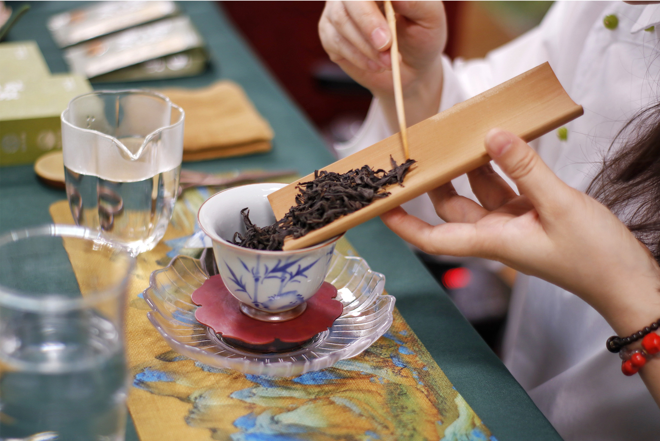 投茶